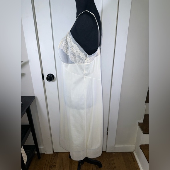 VINTAGE Vanity Fair Ivory Lace Full Slip Dress - Picture 7 of 9
